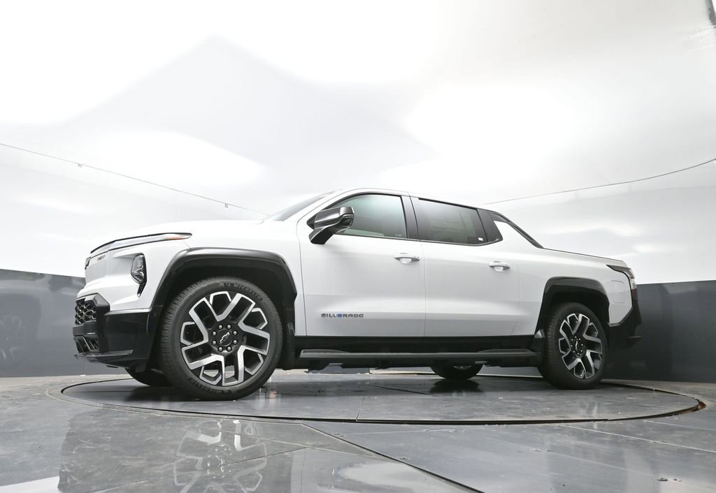 New 2025 Chevrolet Silverado EV RST image 46