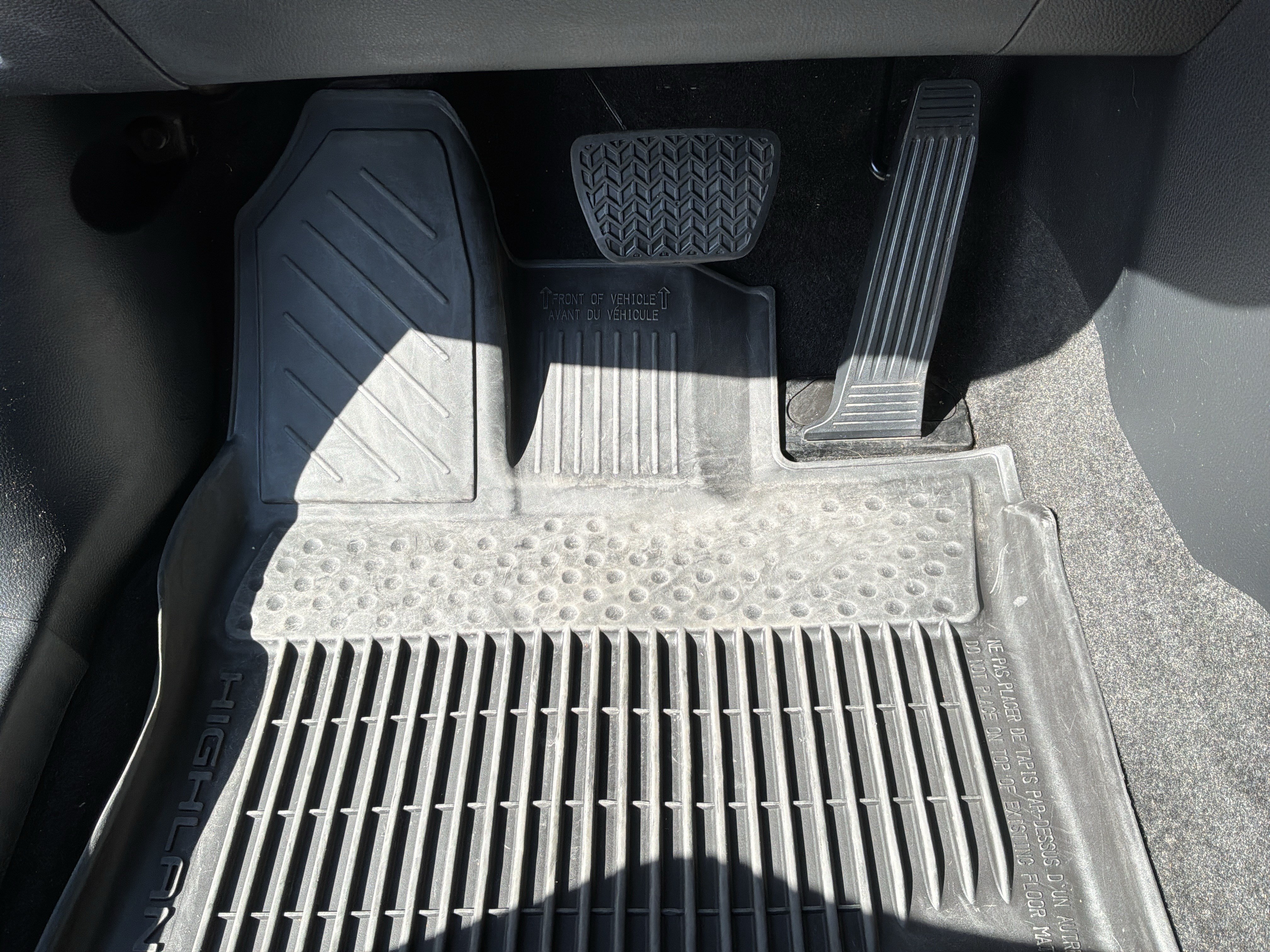 Used 2023 Toyota Highlander XLE FWD image 17