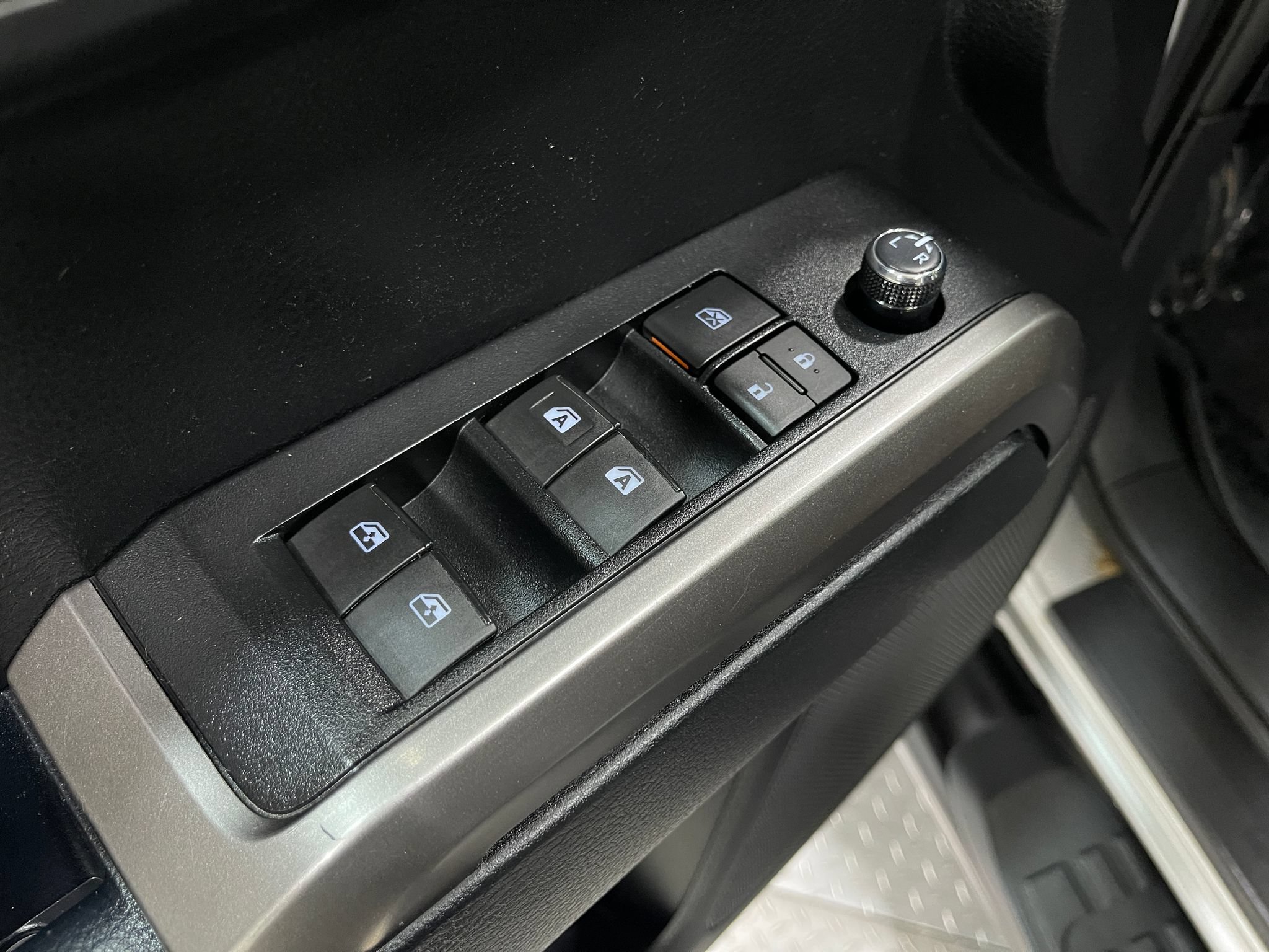Used 2017 Toyota Tacoma Limited w/ Tow Package AWD/4WD image 15