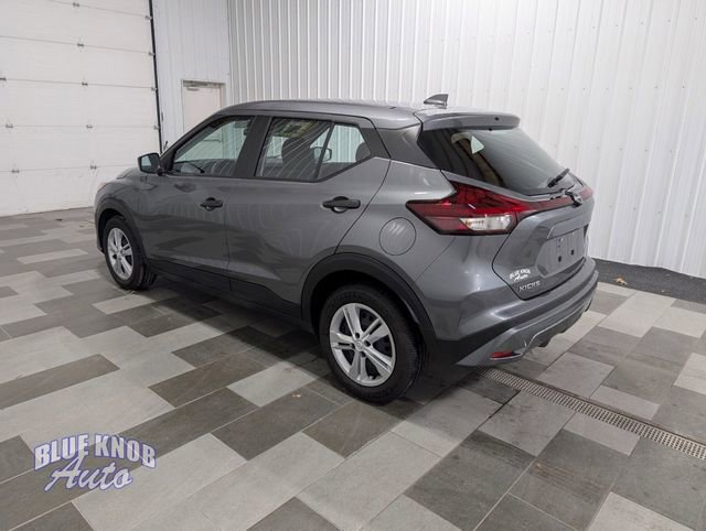 Used 2025 Nissan Kicks Play S image 2