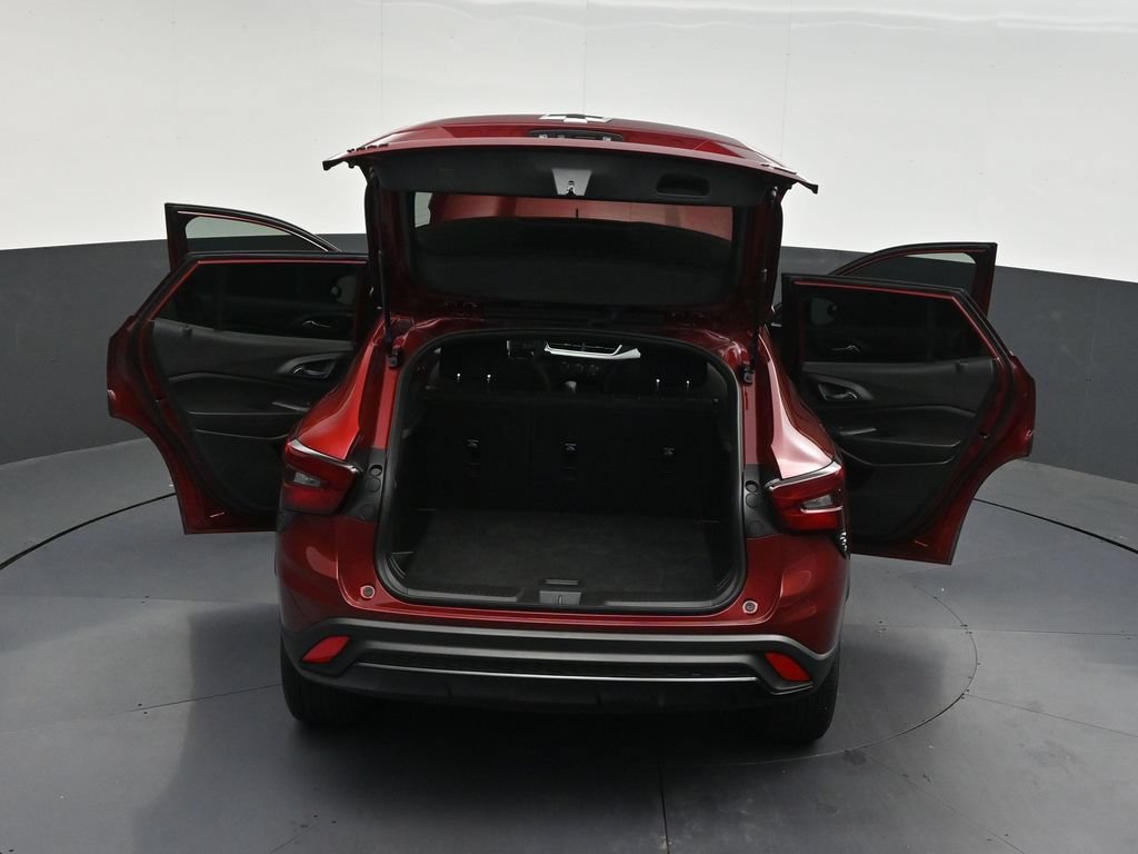 Used 2025 Chevrolet Trax RS FWD image 35