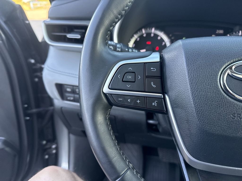 Used 2023 Toyota Highlander XLE AWD/4WD image 18