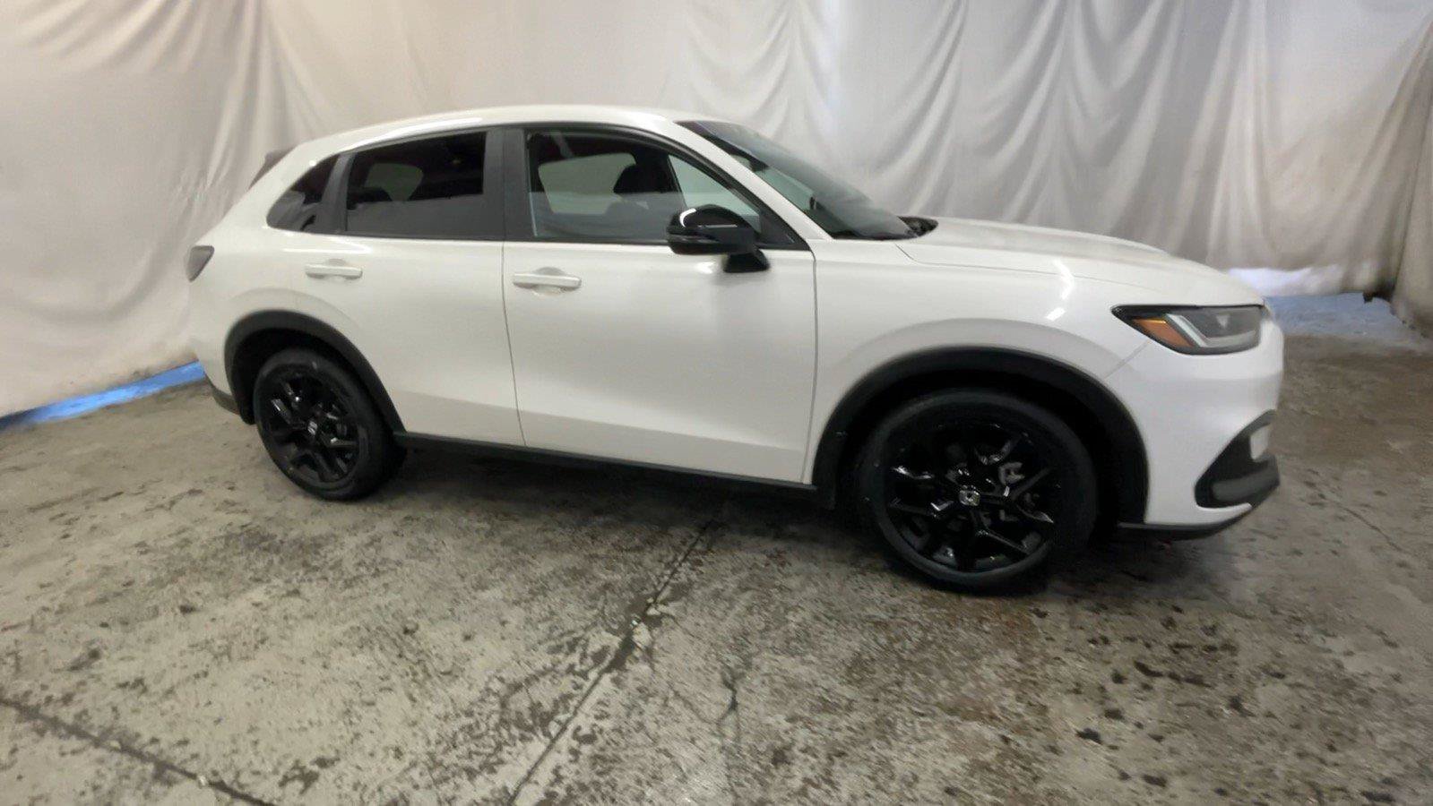 Certified 2025 Honda HR-V Sport image 4