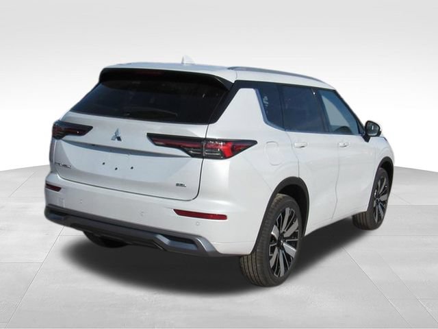 New 2026 Mitsubishi Outlander SEL FWD image 3