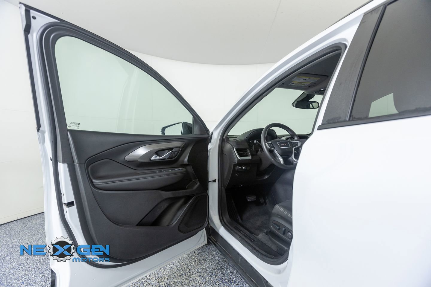 Used 2022 GMC Terrain SLE w/ Driver Convenience Package image 9