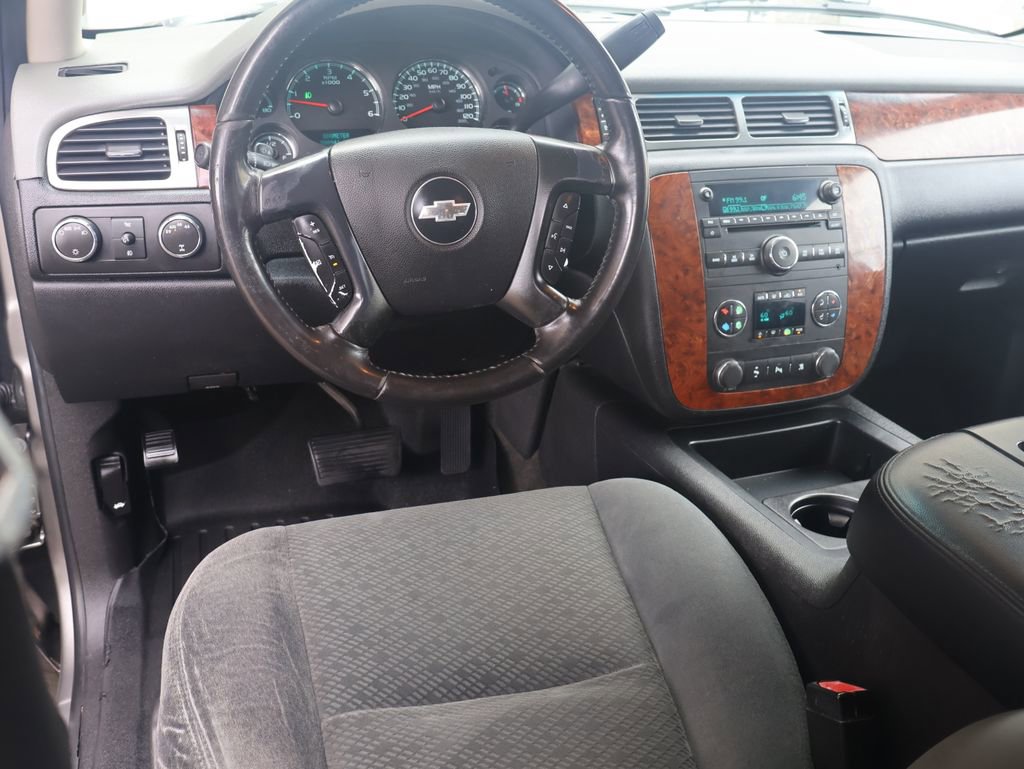 Used 2007 Chevrolet Suburban LT image 25