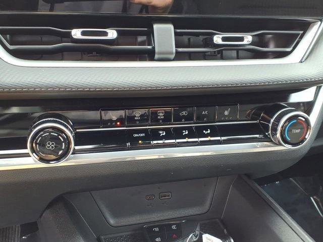 Used 2025 Chevrolet Equinox LT image 10