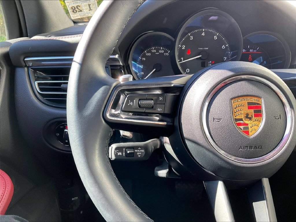 Certified 2023 Porsche Macan AWD/4WD image 23