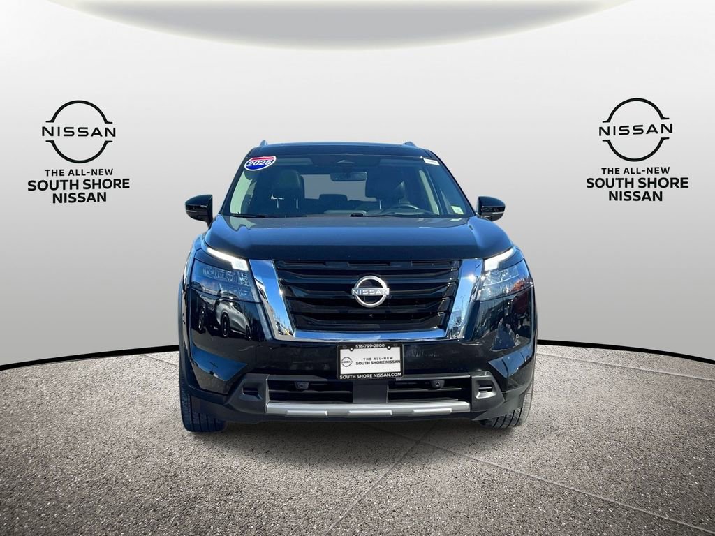 Certified 2025 Nissan Pathfinder Platinum image 2