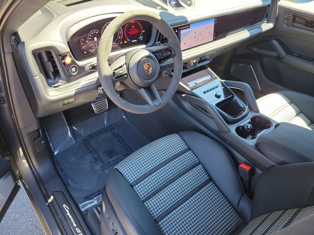 New 2026 Porsche Cayenne GTS image 5