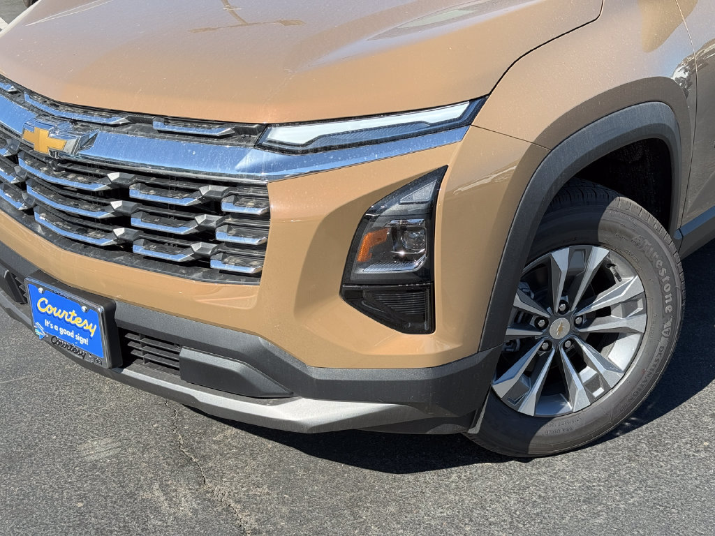 New 2027 Chevrolet Equinox LT w/ Convenience Package II FWD image 3