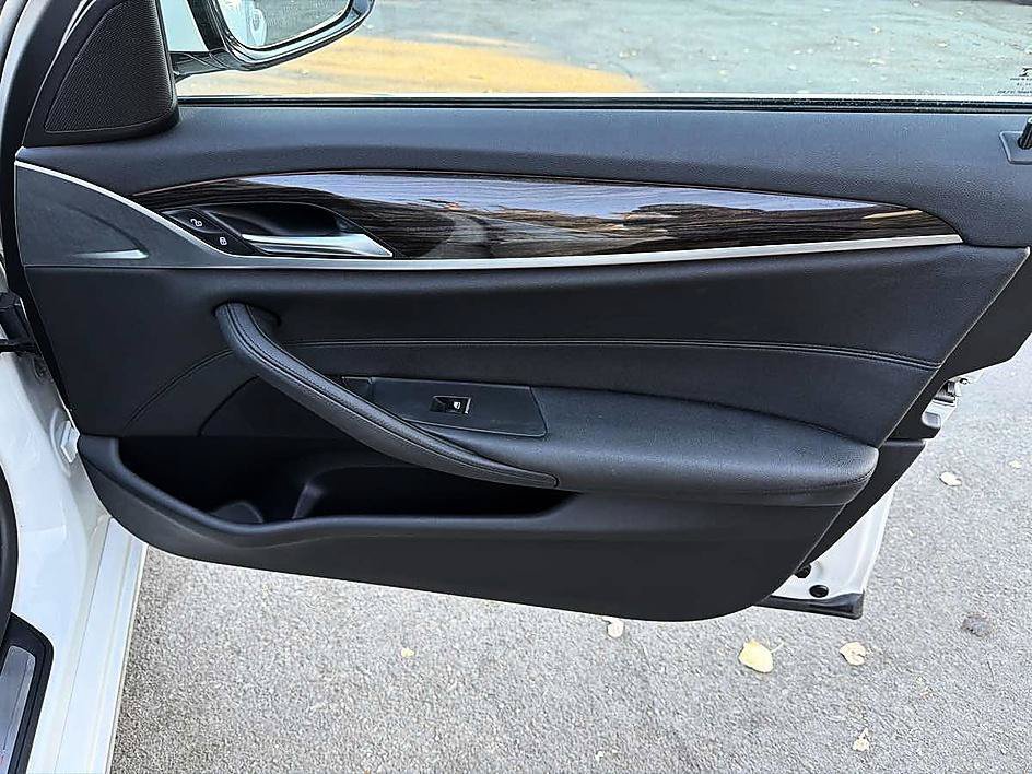 Used 2019 BMW 530i RWD image 22