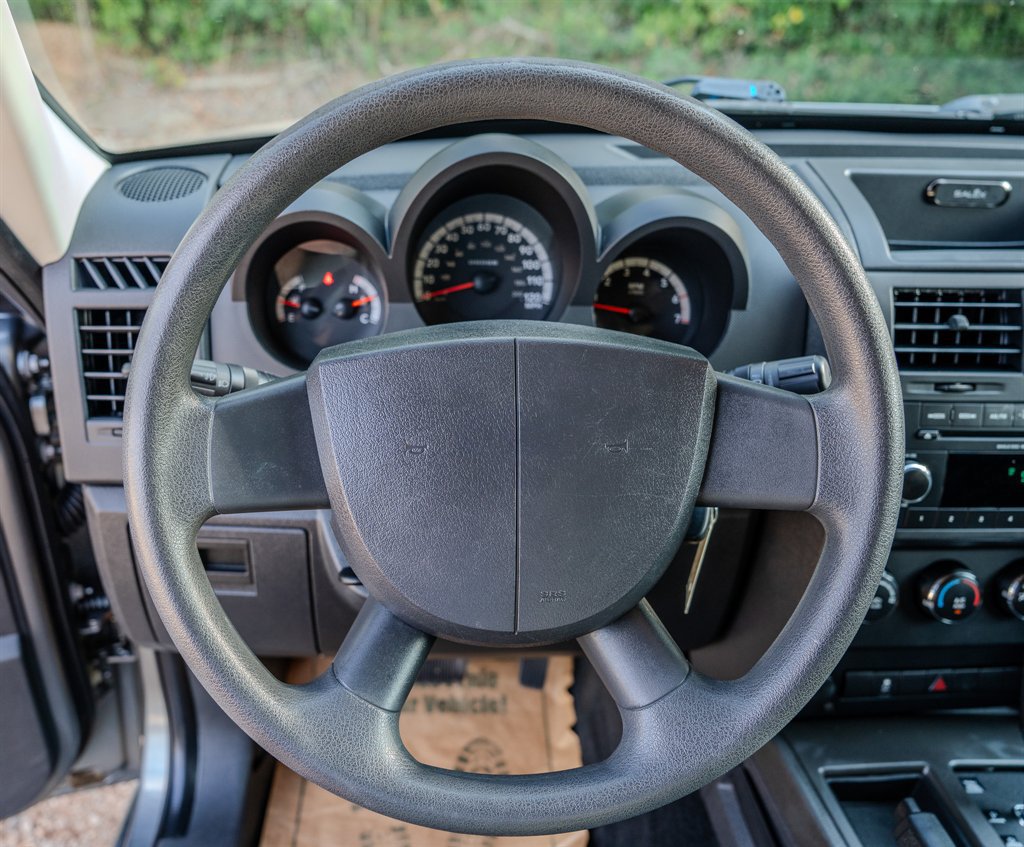 Used 2011 Dodge Nitro Heat RWD image 15