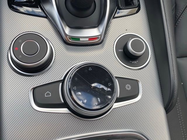 New 2025 Alfa Romeo Giulia AWD image 33