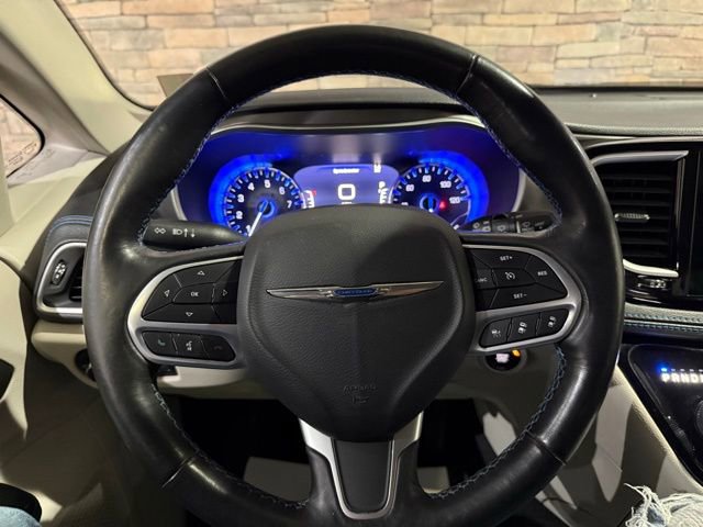 Used 2021 Chrysler Pacifica Touring-L image 17