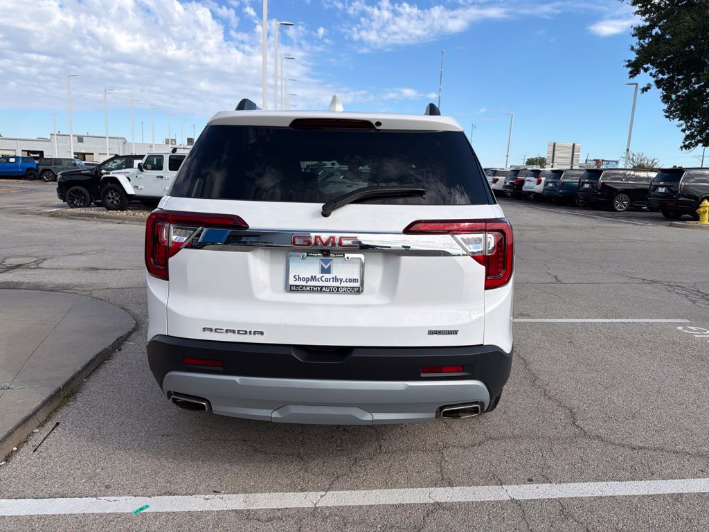 Used 2023 GMC Acadia SLE w/ Driver Convenience Package FWD image 4