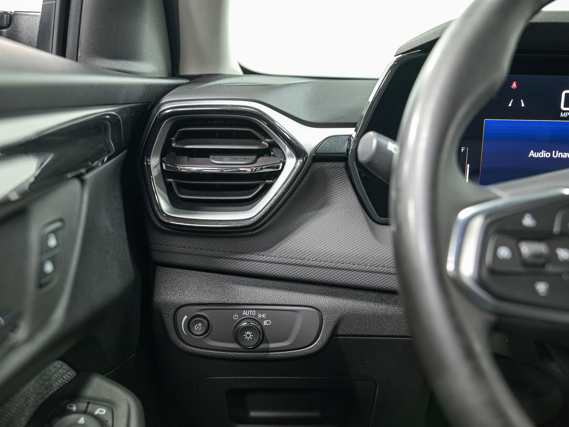 Used 2024 Chevrolet TrailBlazer LT w/ LT Cold Weather Package image 17