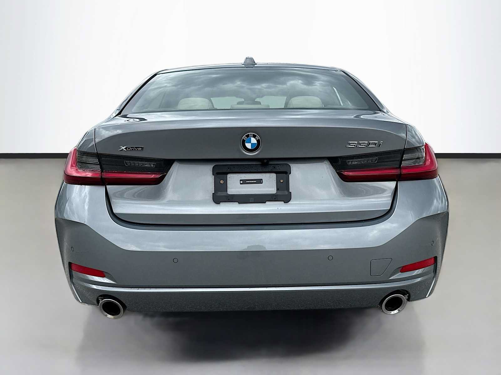 Used 2025 BMW 330i xDrive Sedan w/ Premium Package AWD/4WD image 4
