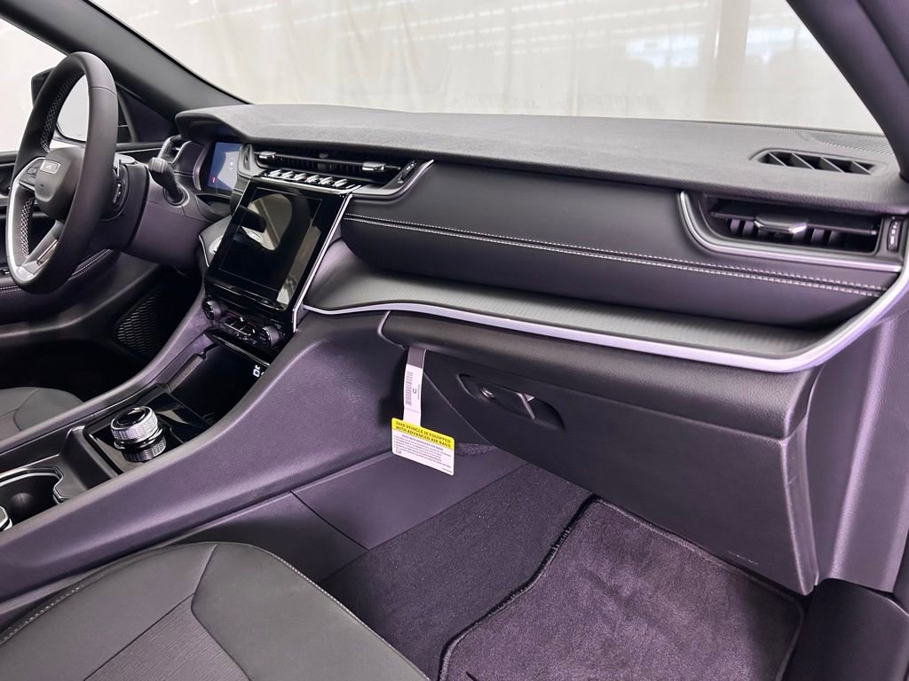 New 2025 Jeep Grand Cherokee Laredo w/ Trailer Tow Package image 23