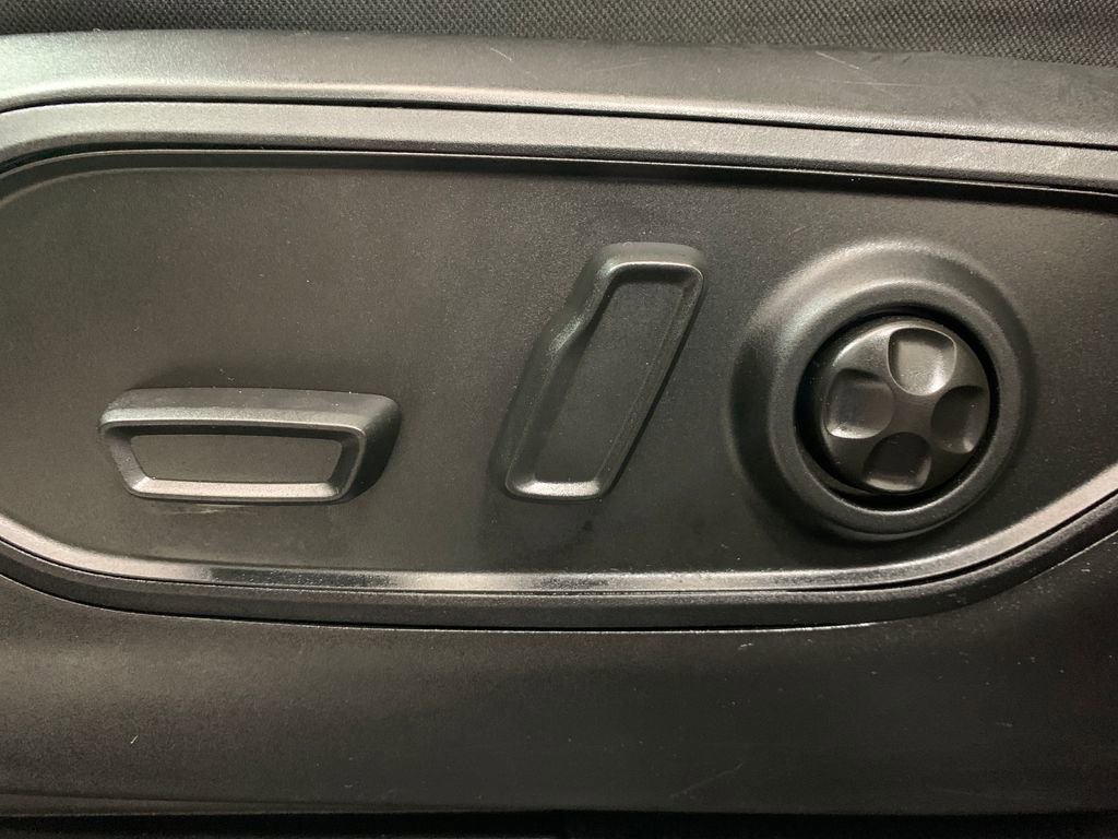 Used 2024 Jeep Grand Cherokee L Limited w/ Luxury Tech Group II image 17