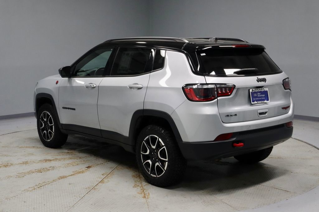 Used 2025 Jeep Compass Trailhawk AWD/4WD image 9