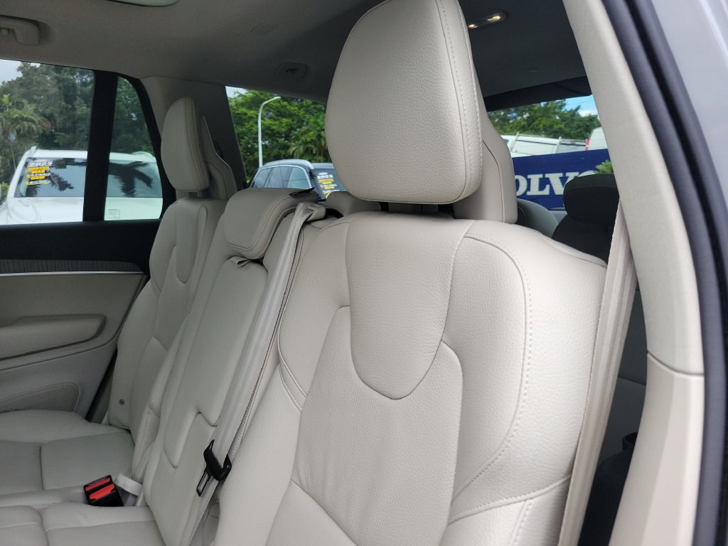 Certified 2025 Volvo XC90 T8 Plus w/ Protection Package Premier AWD/4WD image 15