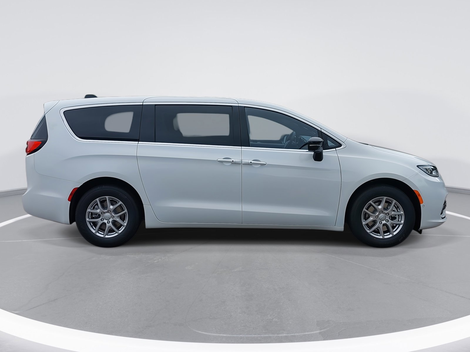New 2026 Chrysler Pacifica Select image 4