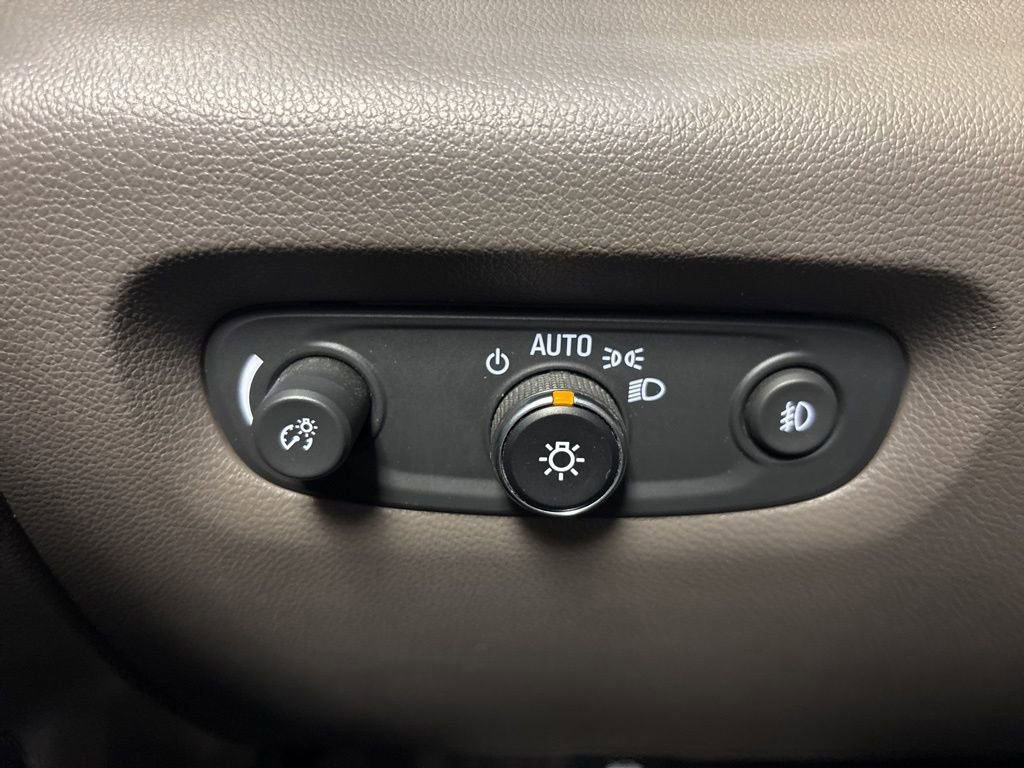 Used 2018 Chevrolet Traverse LT image 28