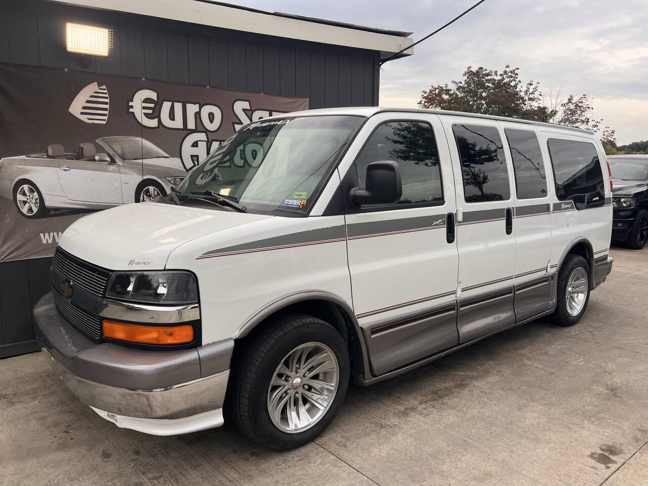 Used 2004 Chevrolet Express 1500 1500 3dr Cargo 135 in. WB w/ LS Preferred Equipment Group image 2