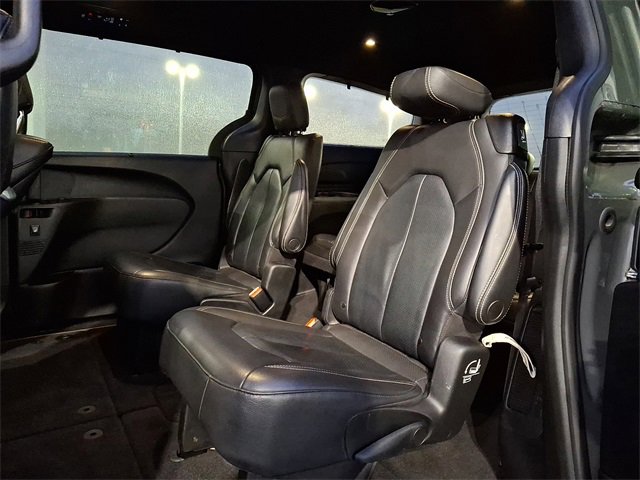 Used 2021 Chrysler Pacifica Touring-L w/ Uconnect Theater Family Group image 17