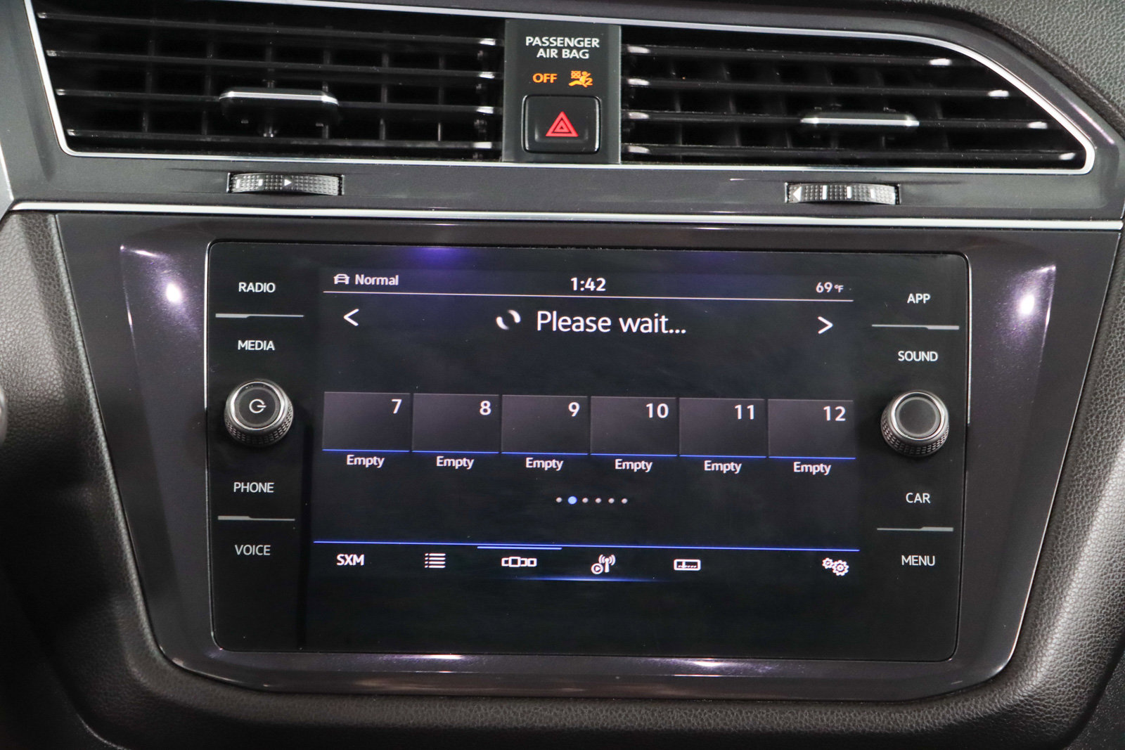 Used 2022 Volkswagen Tiguan SE AWD/4WD image 19