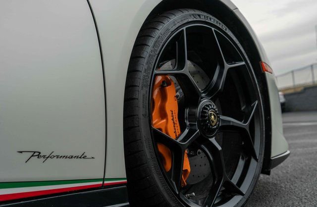 Used 2018 Lamborghini Huracan Performante image 34