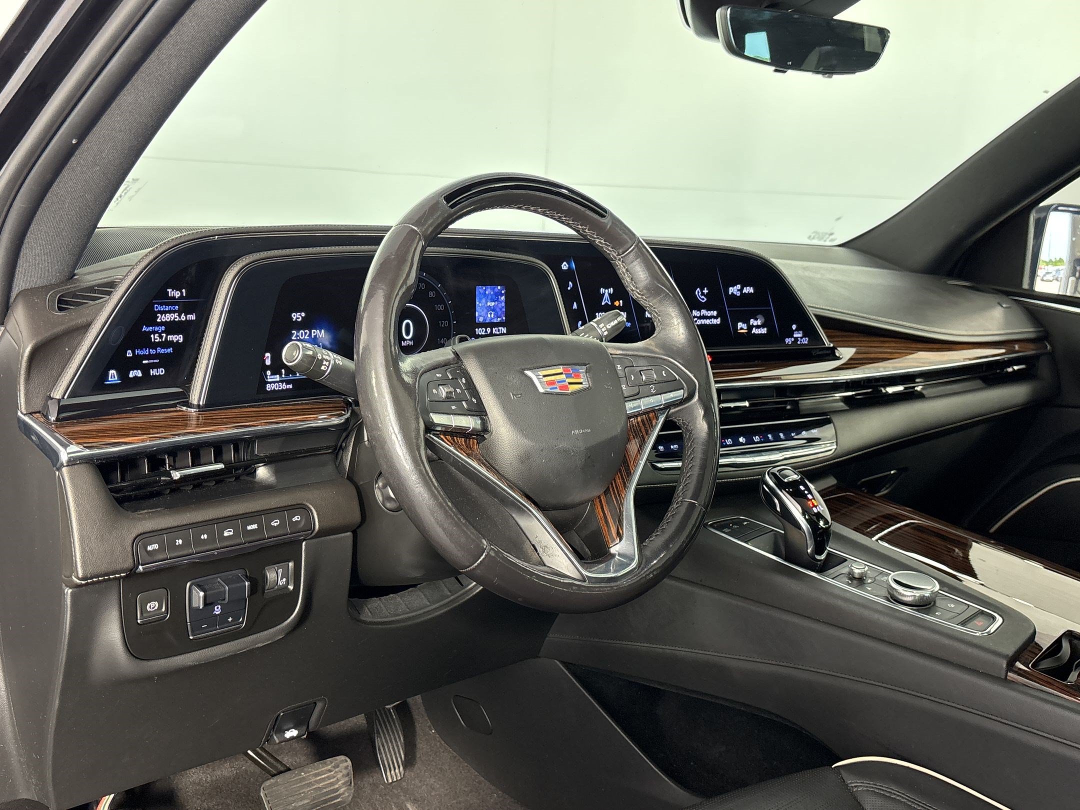 Used 2022 Cadillac Escalade Premium Luxury w/ Performance Package AWD/4WD image 4