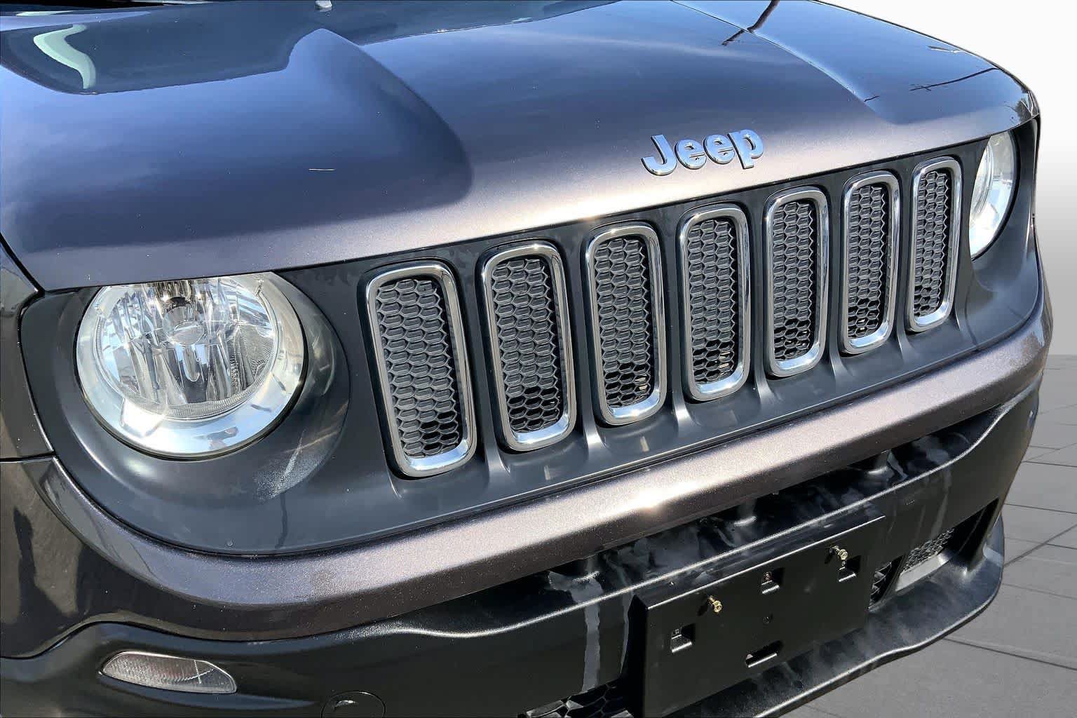 Used 2018 Jeep Renegade Latitude FWD image 30