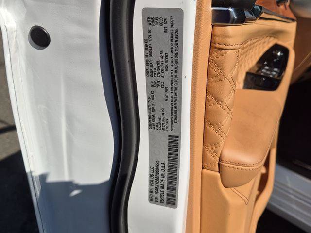 Certified 2024 Jeep Grand Cherokee Summit AWD/4WD image 26