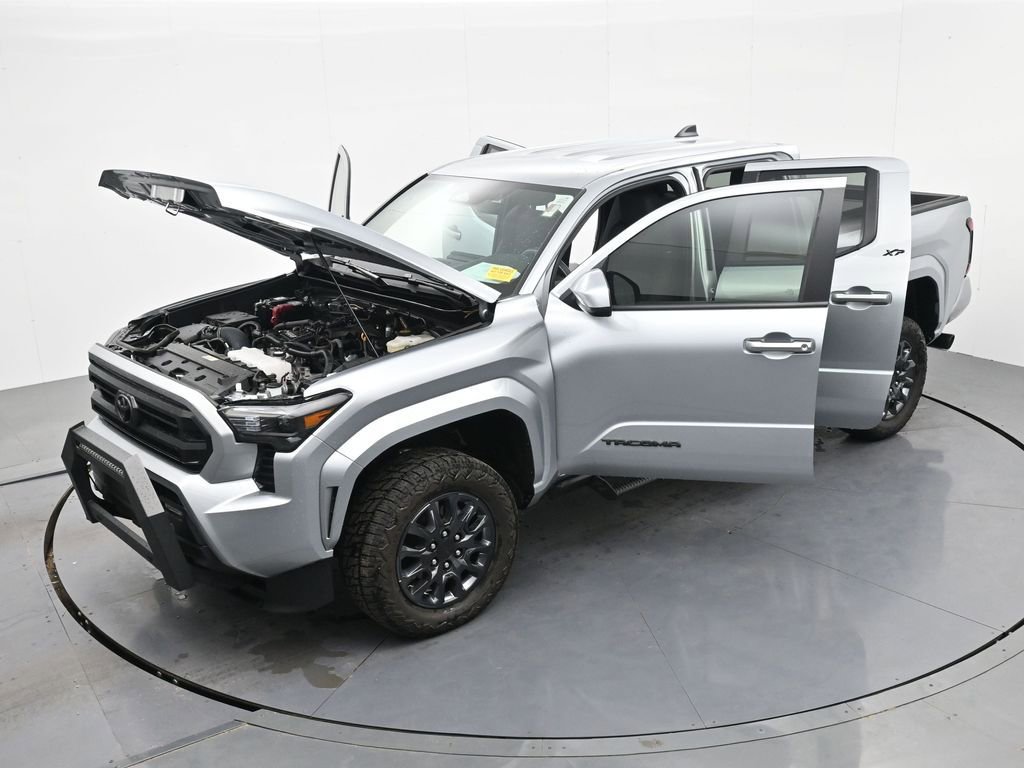 Used 2025 Toyota Tacoma SR5 AWD/4WD image 38