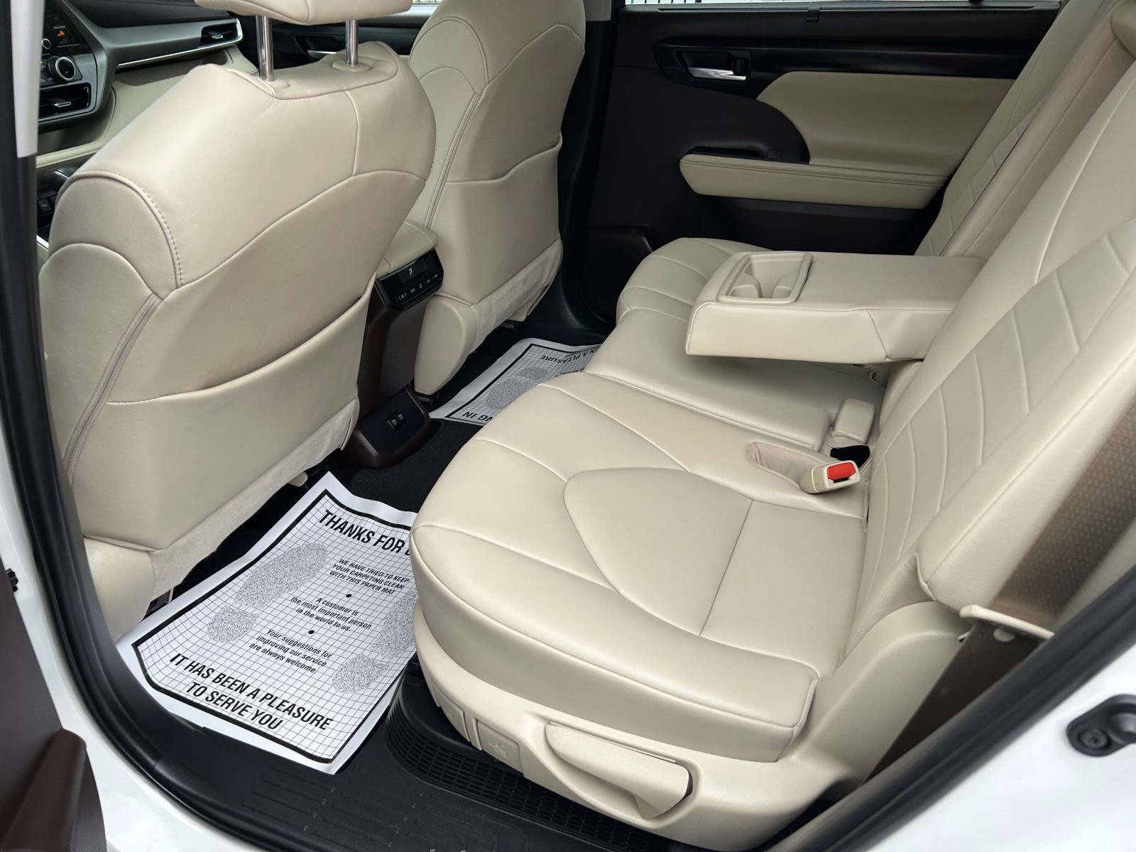 Used 2020 Toyota Highlander XLE FWD image 17