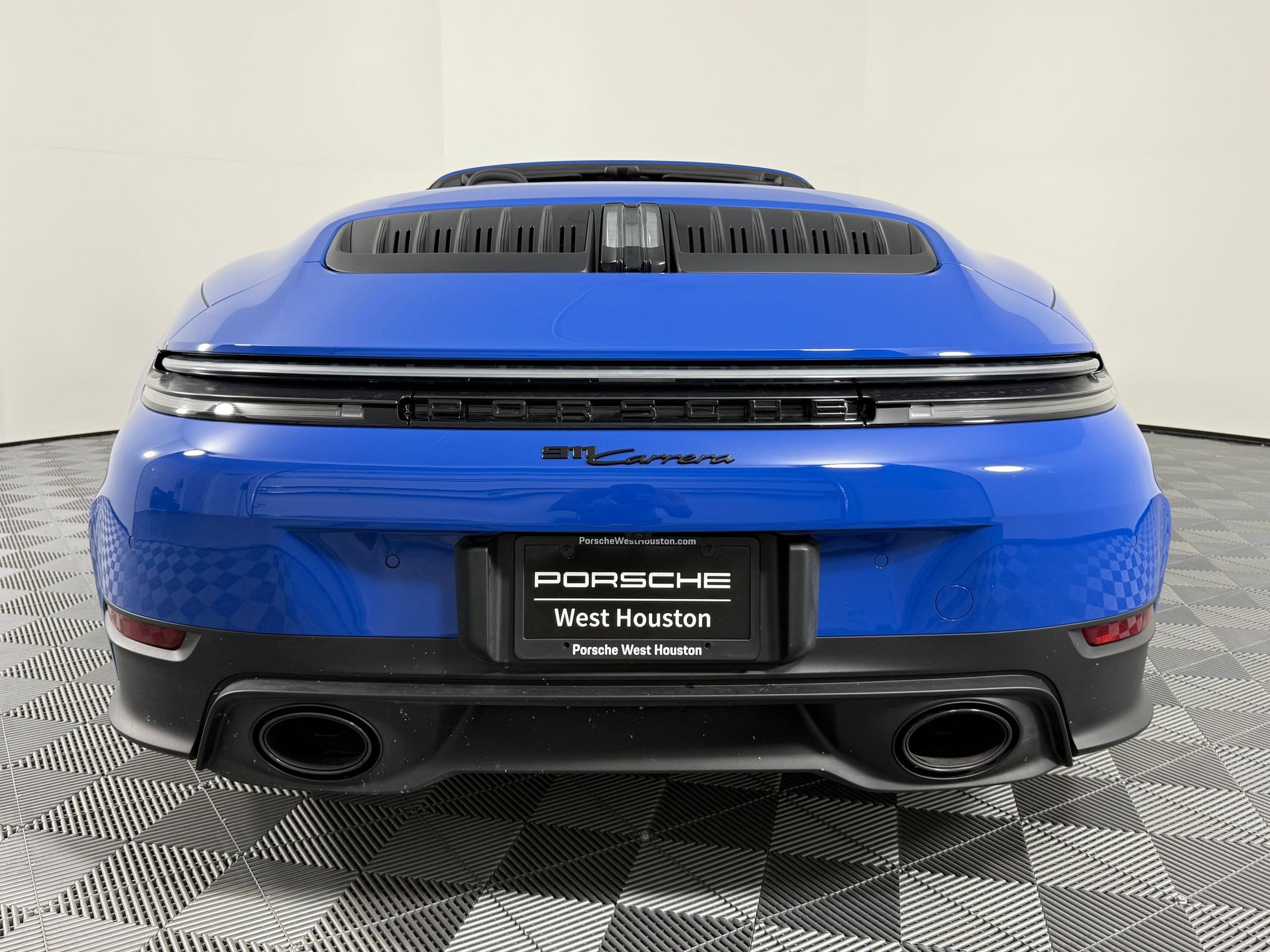 Certified 2025 Porsche 911 Carrera image 10