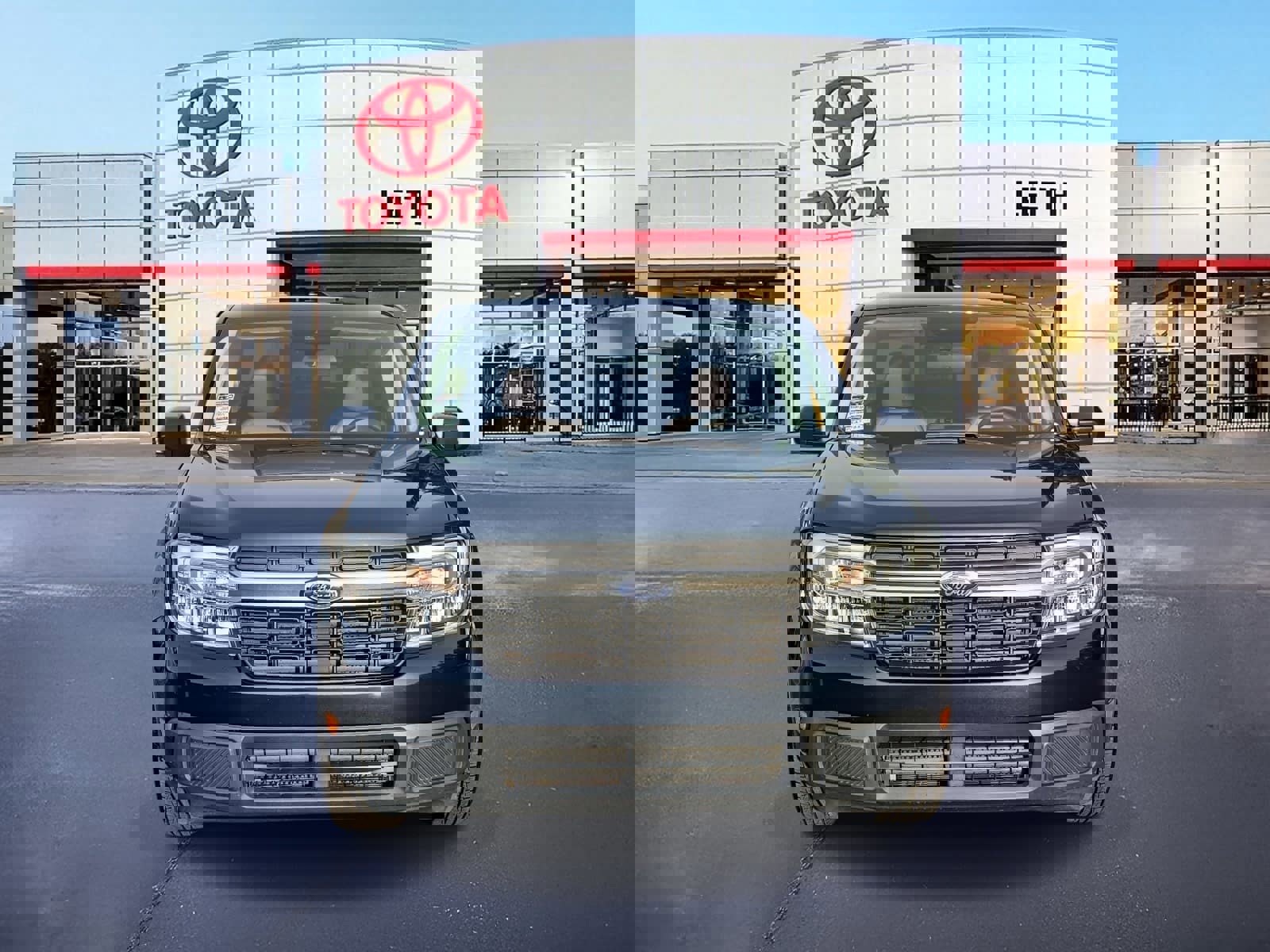 Used 2023 Ford Maverick Lariat w/ Lariat Luxury Package image 2