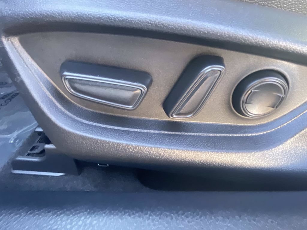Used 2025 Toyota Camry SE FWD image 25