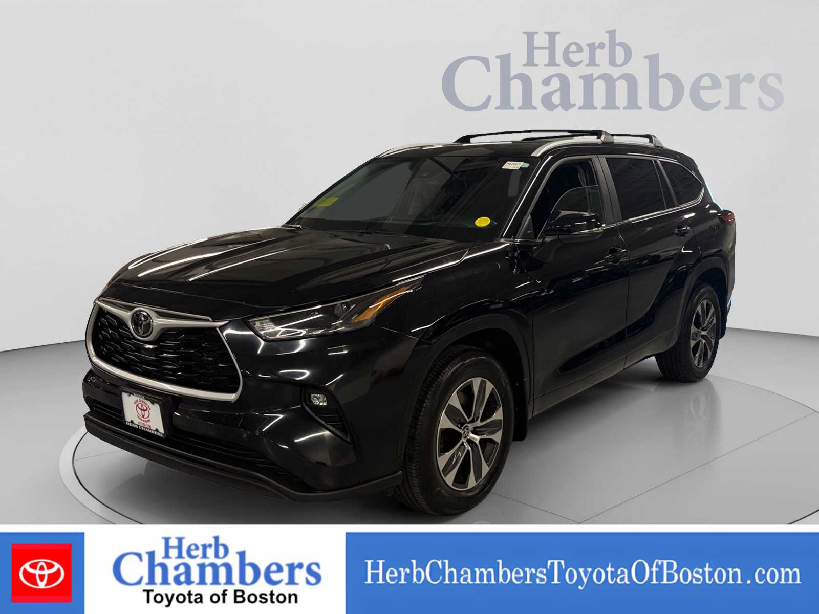 Used 2023 Toyota Highlander XLE AWD/4WD image 9