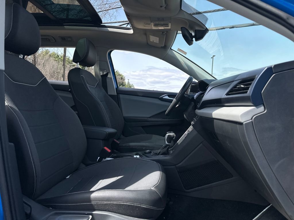 Certified 2023 Volkswagen Taos SE w/ Panoramic Sunroof Package image 15
