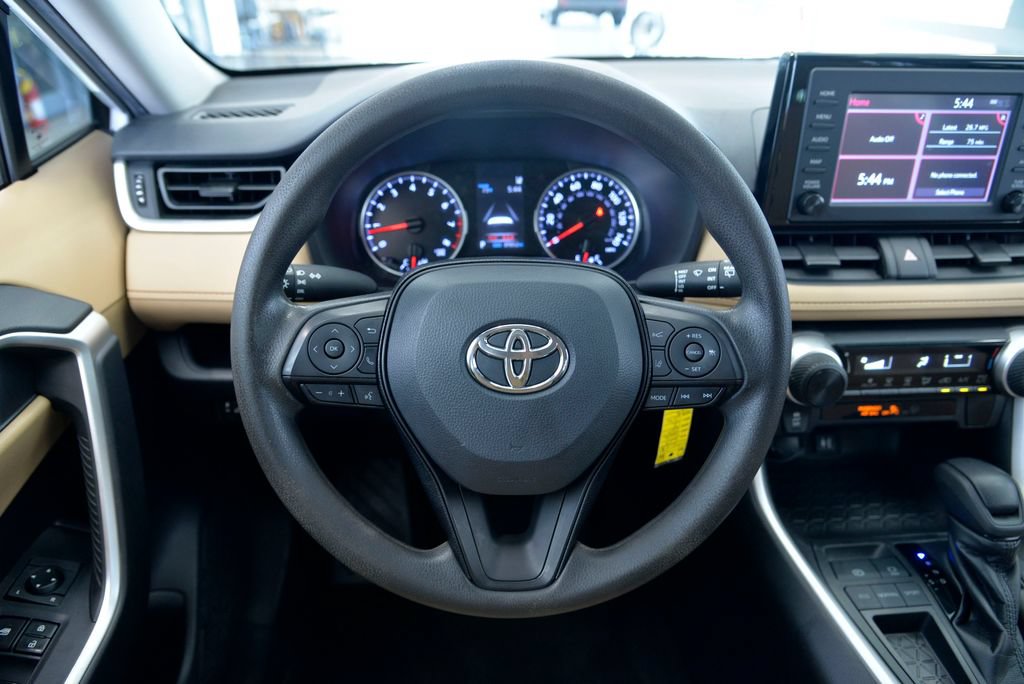 Used 2019 Toyota RAV4 LE FWD image 18