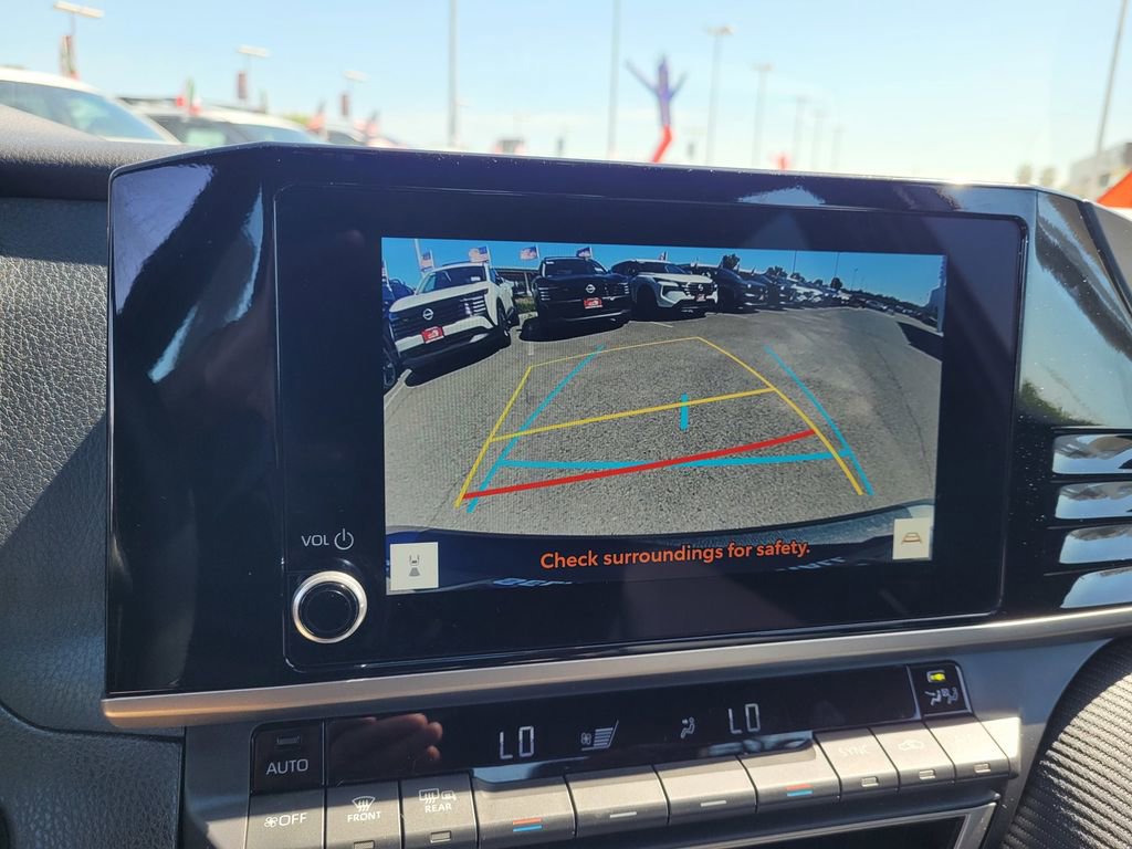 Used 2025 Toyota Camry SE w/ Convenience Package image 18