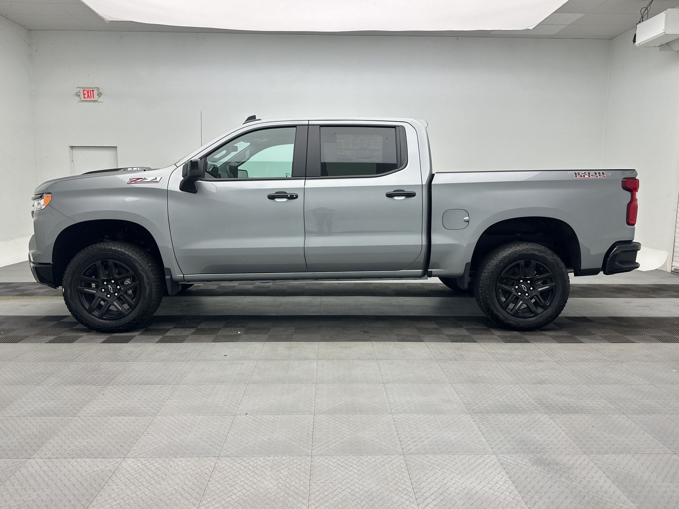 New 2026 Chevrolet Silverado 1500 LT Trail Boss w/ LPO, Dark Essentials Package AWD/4WD image 2