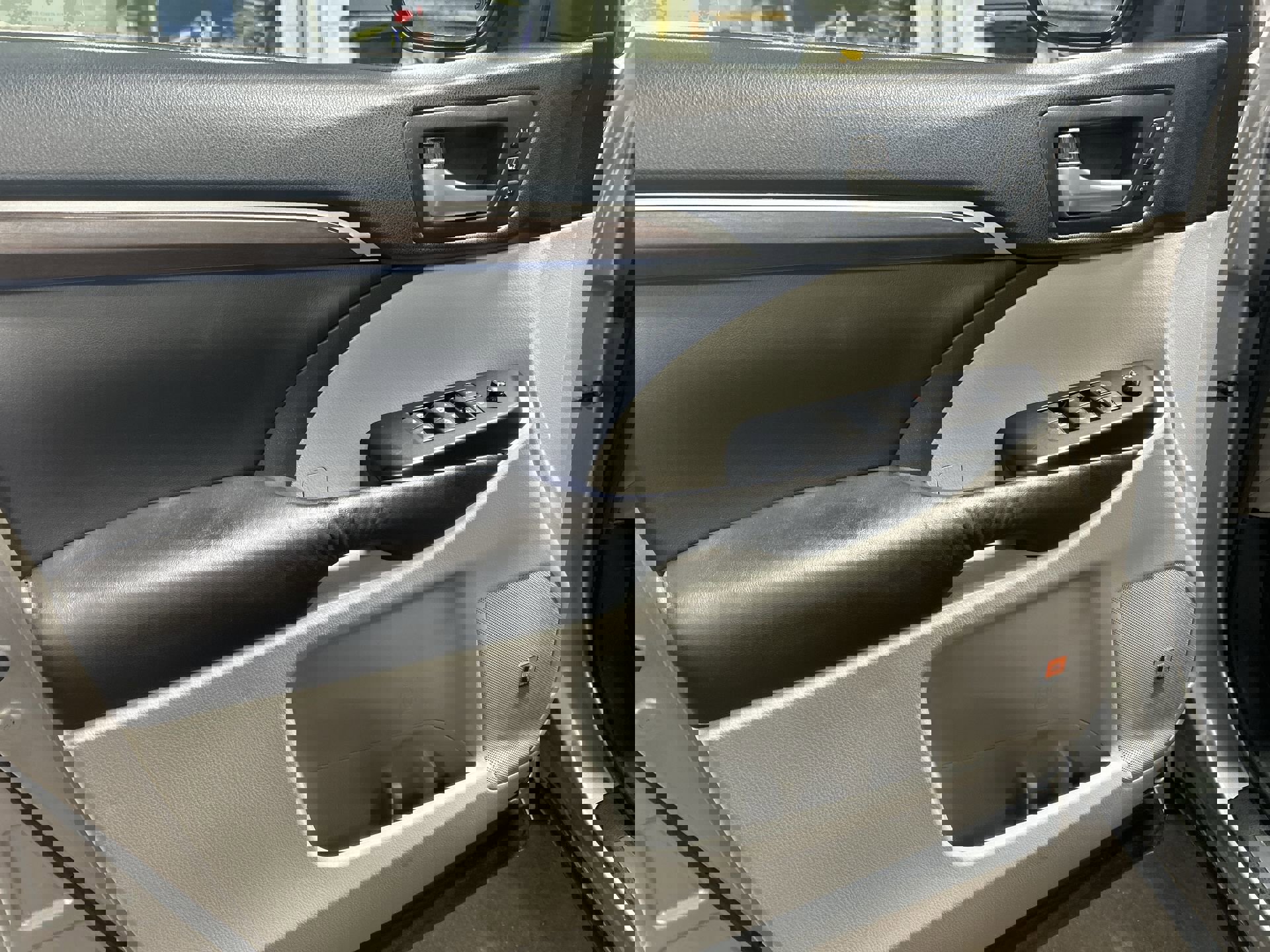 Used 2016 Toyota Highlander Limited image 23