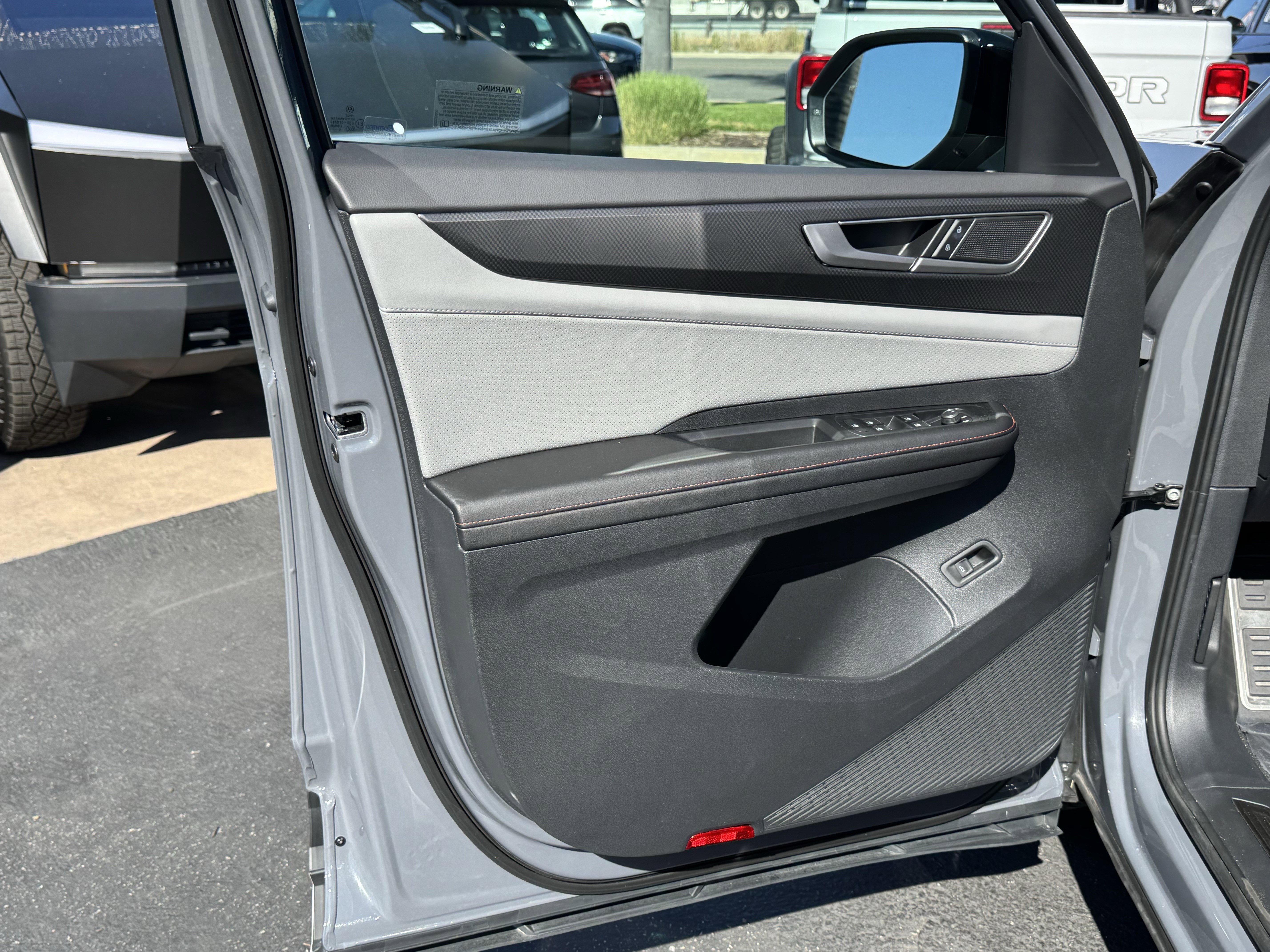 Used 2026 Volkswagen Atlas Peak Edition image 14