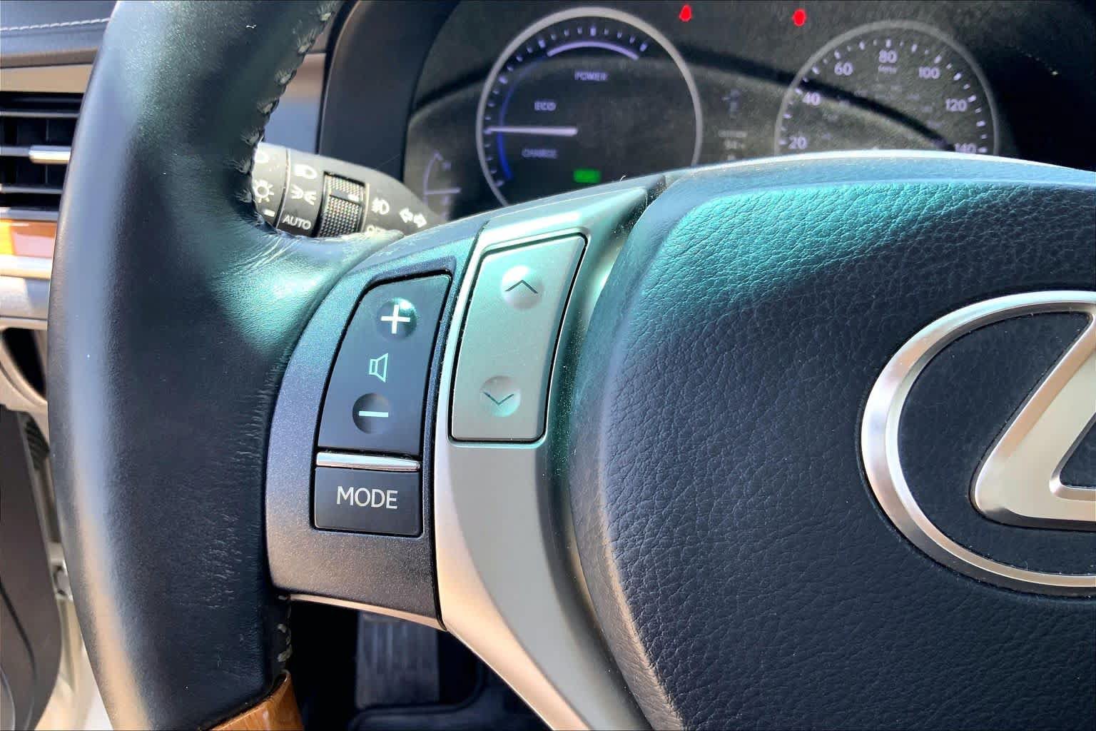 Used 2014 Lexus ES 300h w/ Luxury Package w/Bamboo Trim FWD image 24