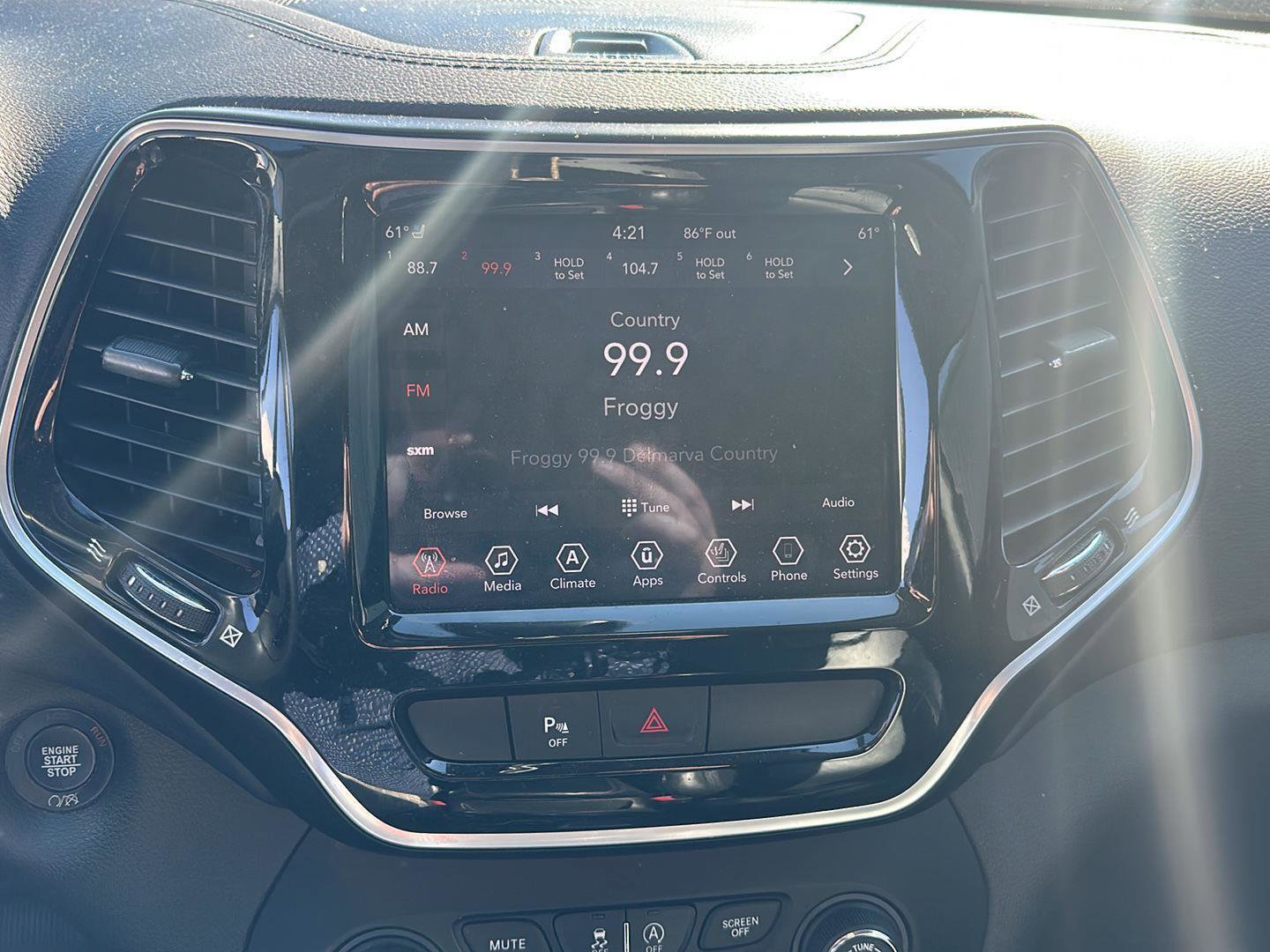 Used 2019 Jeep Cherokee Limited w/ Luxury Group image 23