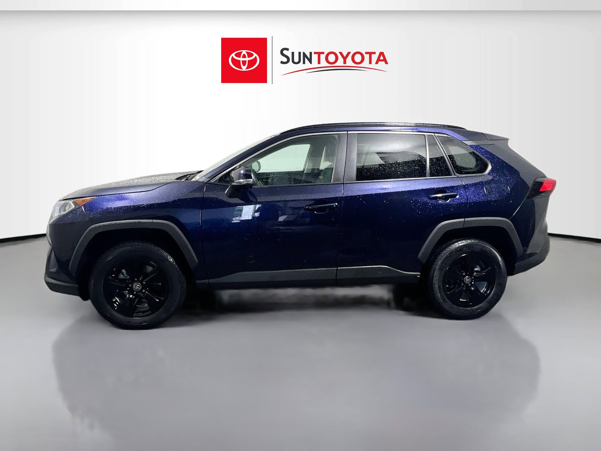 Used 2021 Toyota RAV4 XLE w/ Convenience Package image 7
